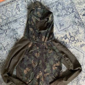 butterfly print. green lululemon jacket. size m.